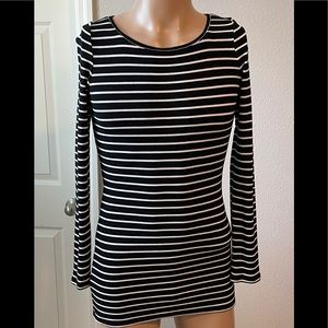 White House Black Market, Long, Stretchy Black & White Stripe Lightweight Top